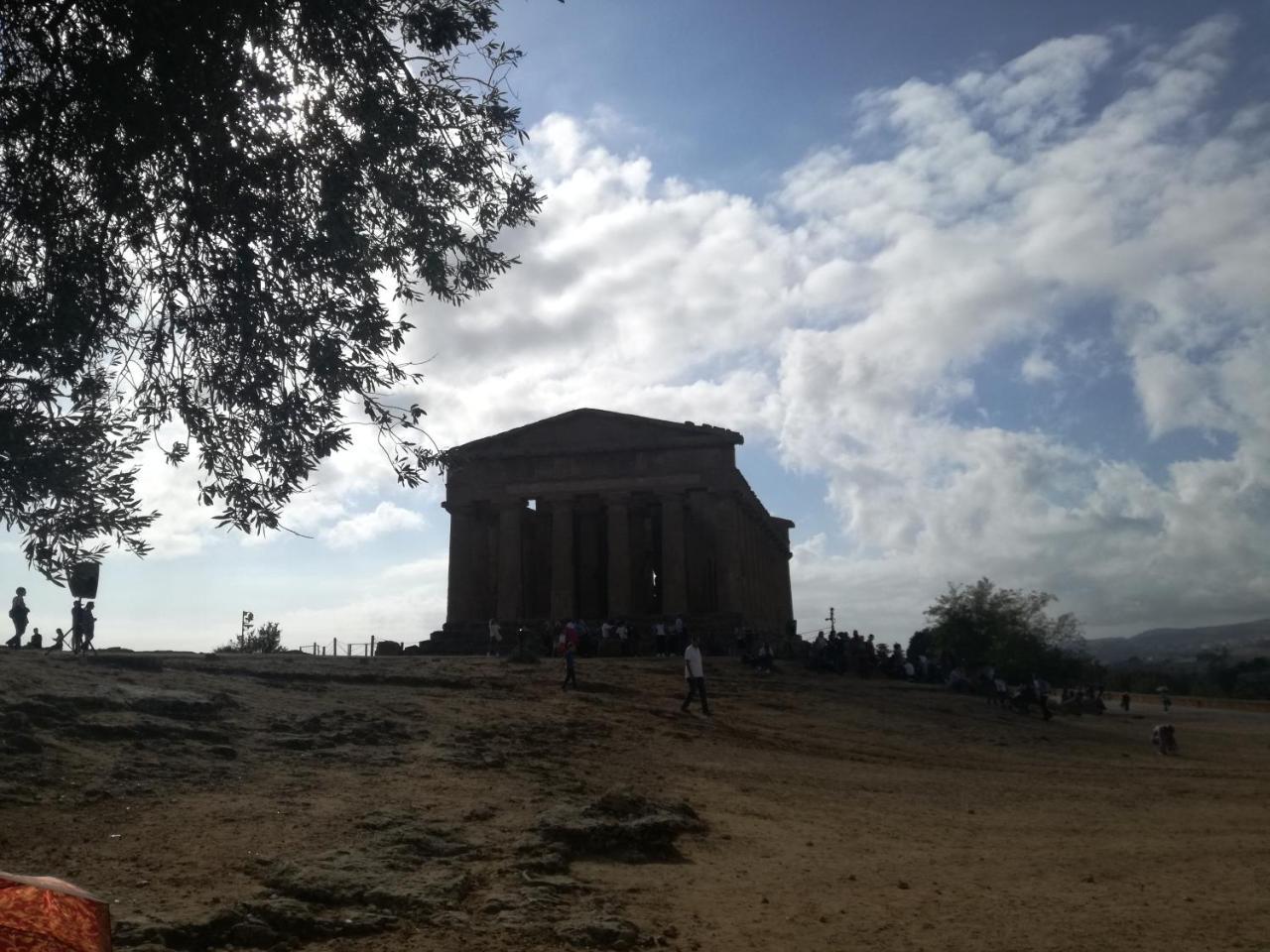 לינה וארוחת בוקר אגריג'נטו Locazione Turistica Domus Re מראה חיצוני תמונה