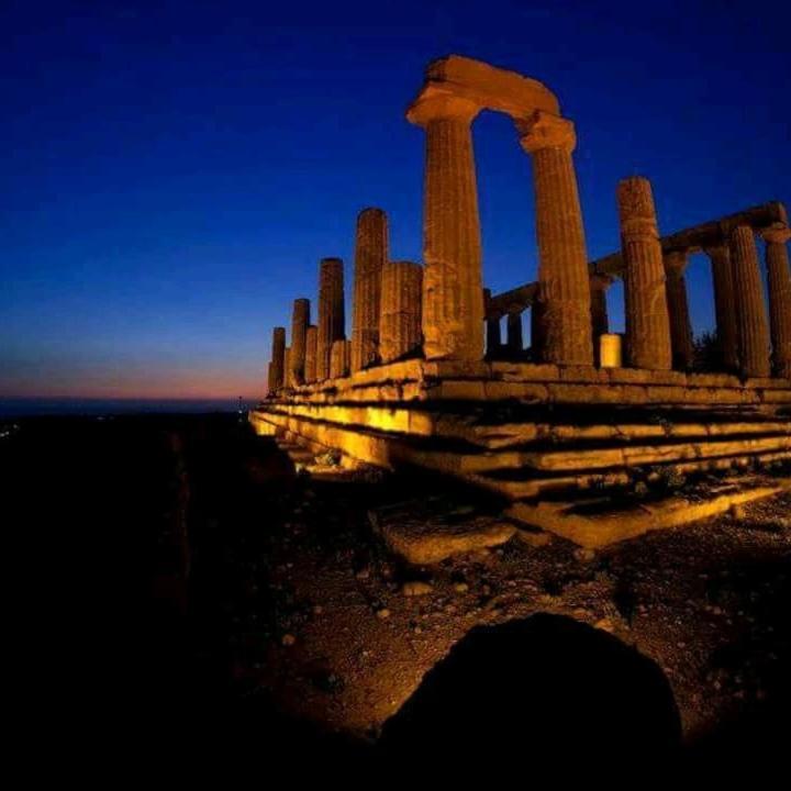 לינה וארוחת בוקר אגריג'נטו Locazione Turistica Domus Re מראה חיצוני תמונה